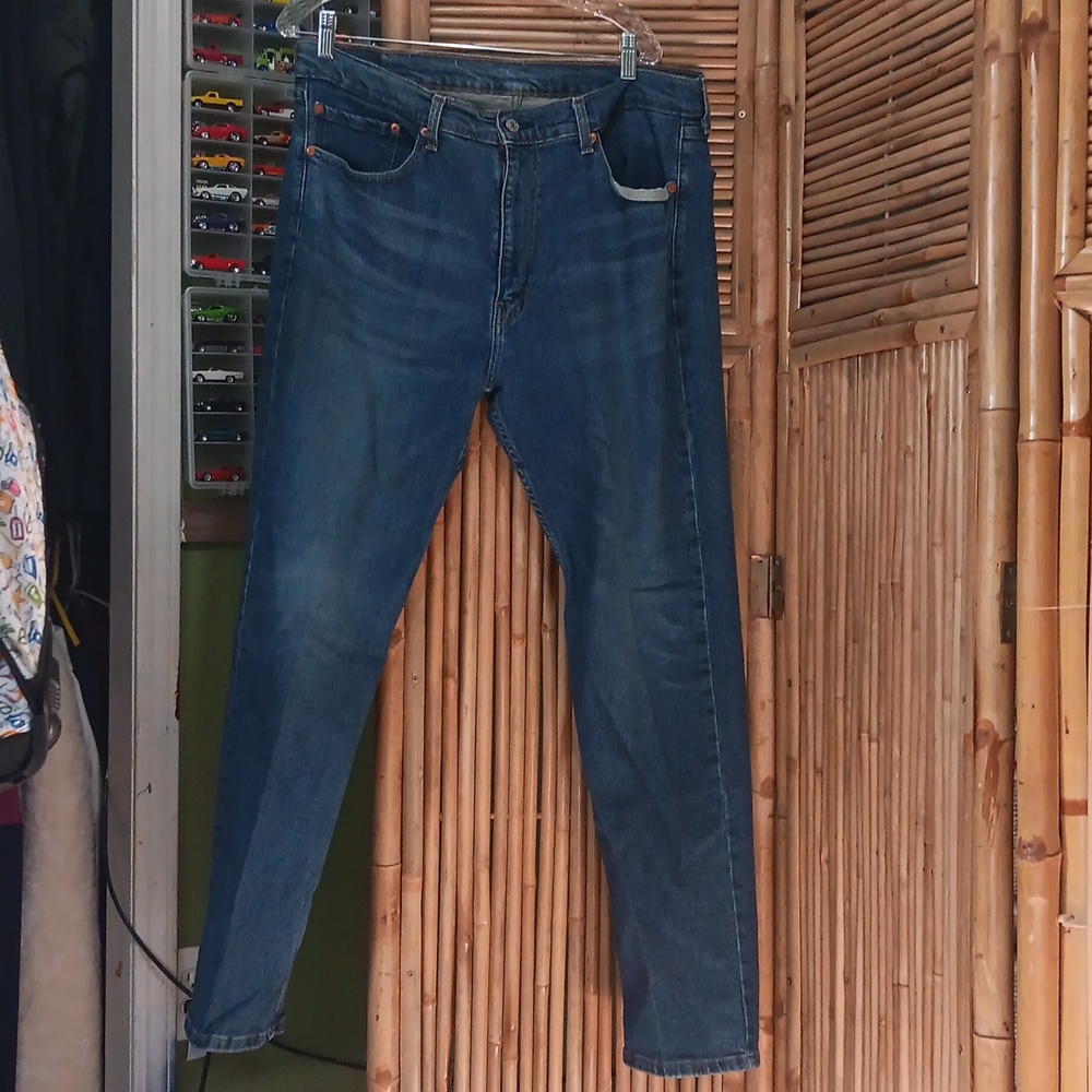 Very nice Levi pants w 38 length 32